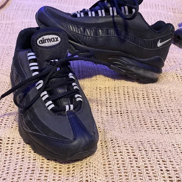 nike air, black shoes - Picture 1 of 2